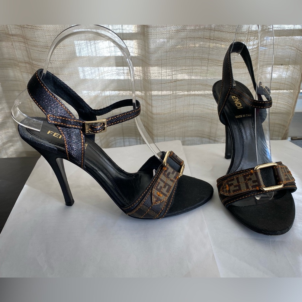 Fendi  monogram leather ankle strap heels sandals 
Size 36 mules pumps
Italy